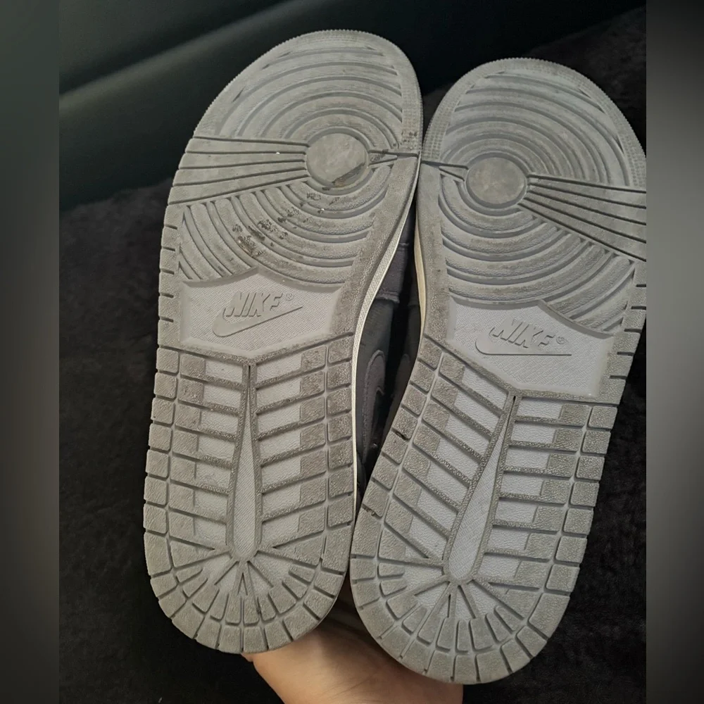 Nike Gray and Black Sneakers - Picture 5 of 6